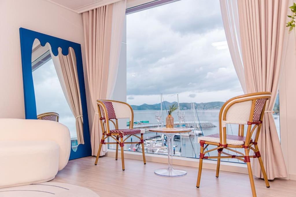 The Castle Ocean Suite Yeosu Buitenkant foto