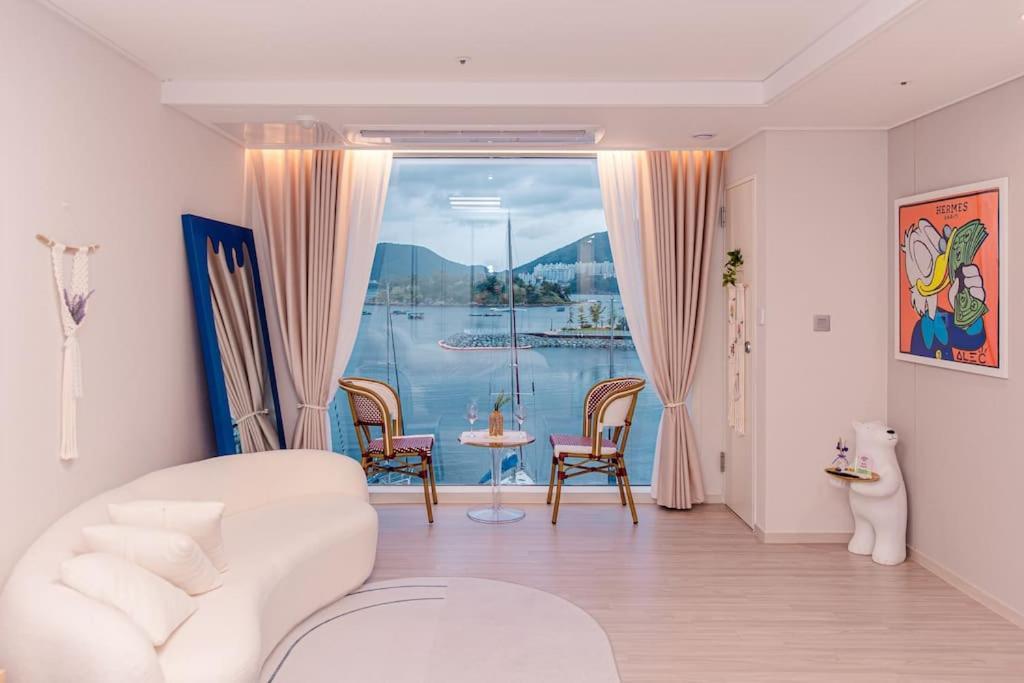 The Castle Ocean Suite Yeosu Buitenkant foto