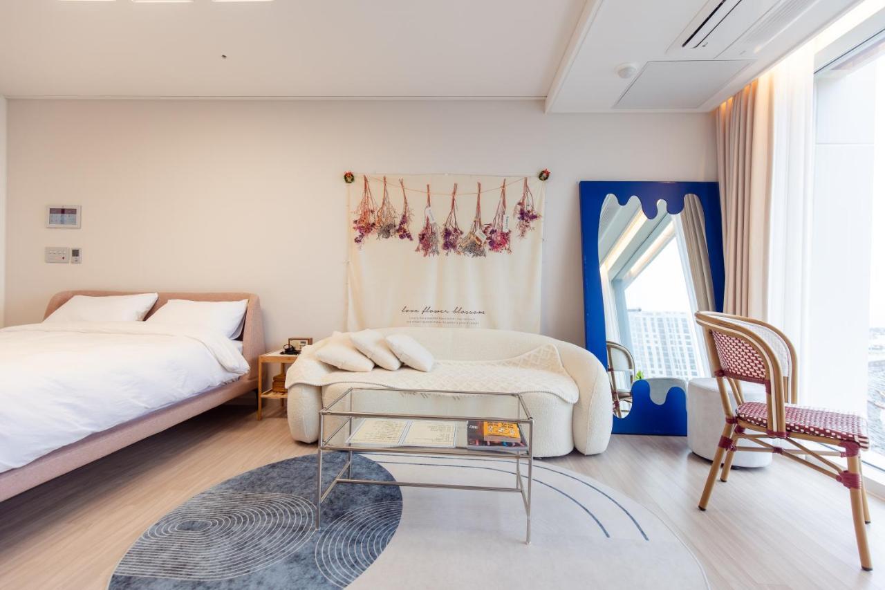 The Castle Ocean Suite Yeosu Buitenkant foto